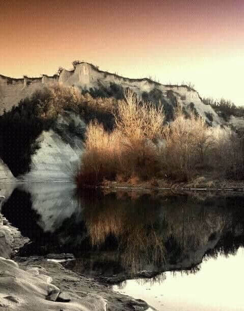 Rocche dei Perticali — rocche bianche e cielo rosa